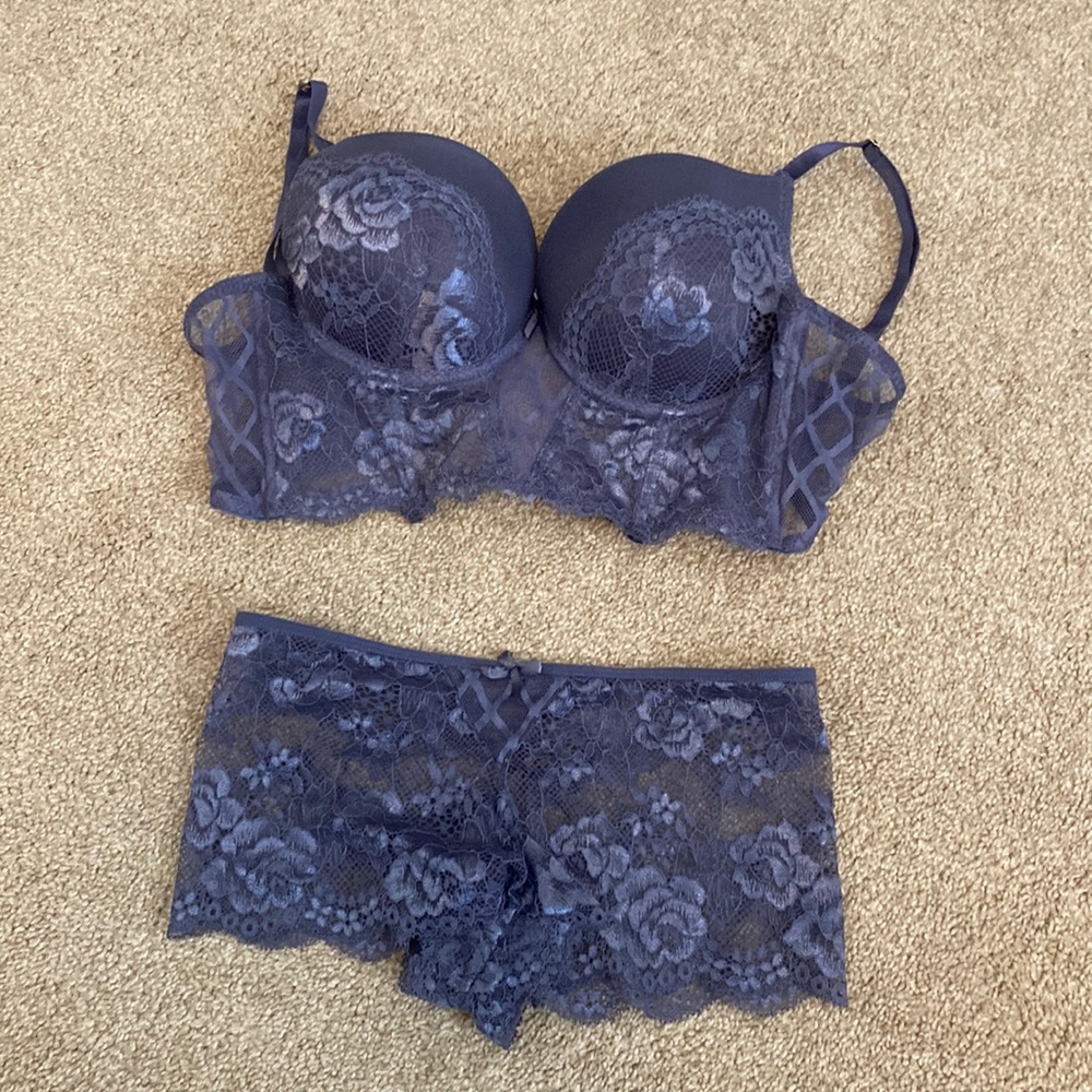 Lacy bra set